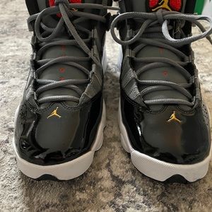 Kids Boys Jordan 6 rings Two03 Very gently worn 1 time. Excellent condition
